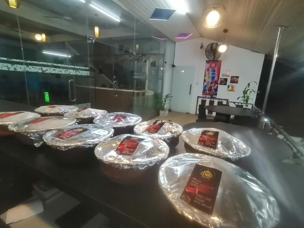 Ambula Food Court Hotel Anuradhapura Ngoại thất bức ảnh