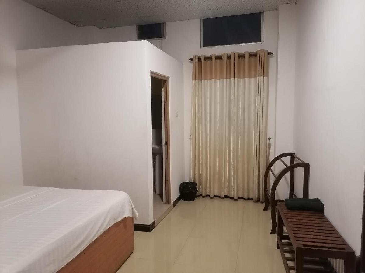 Ambula Food Court Hotel Anuradhapura Ngoại thất bức ảnh