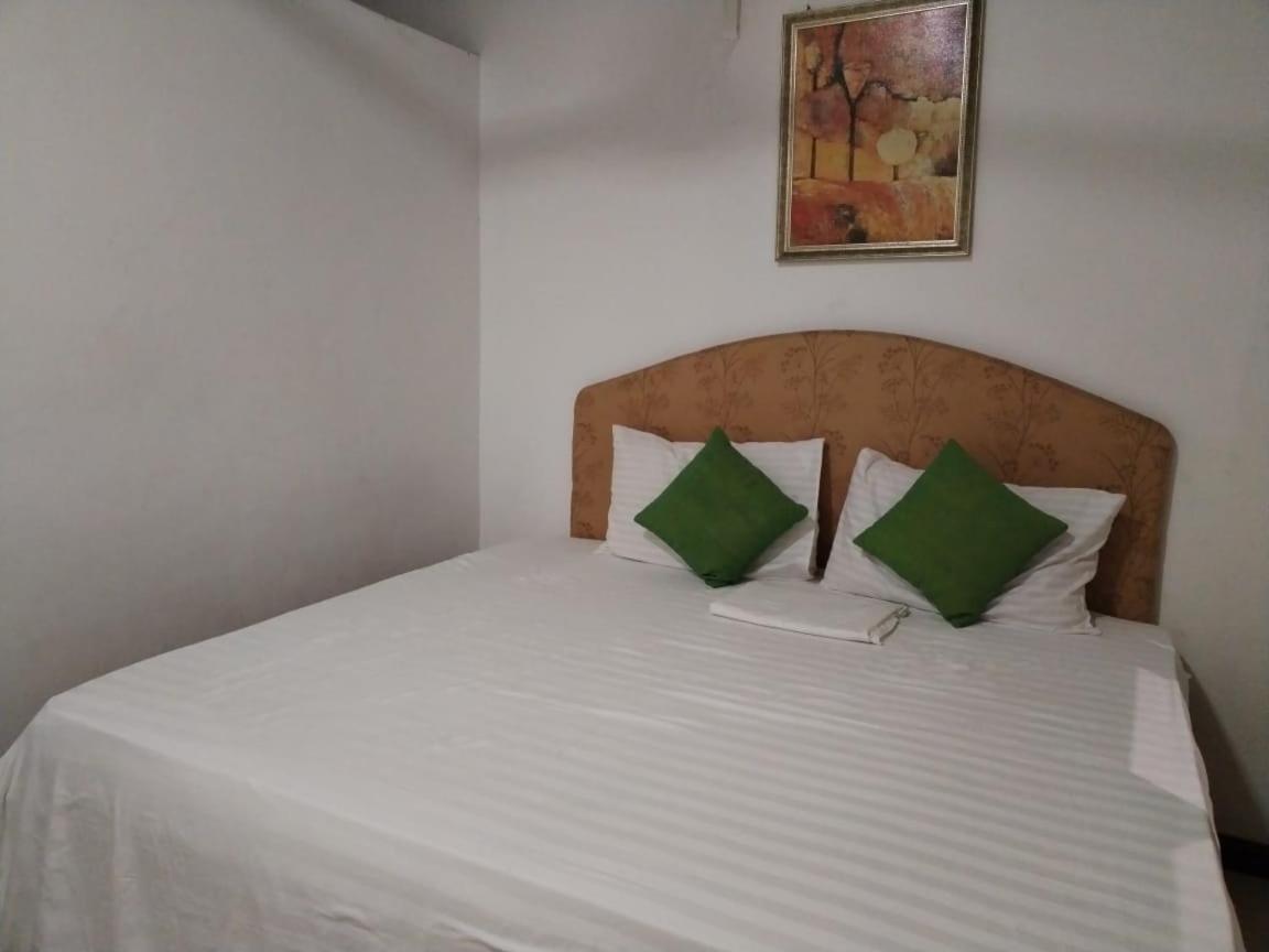 Ambula Food Court Hotel Anuradhapura Ngoại thất bức ảnh